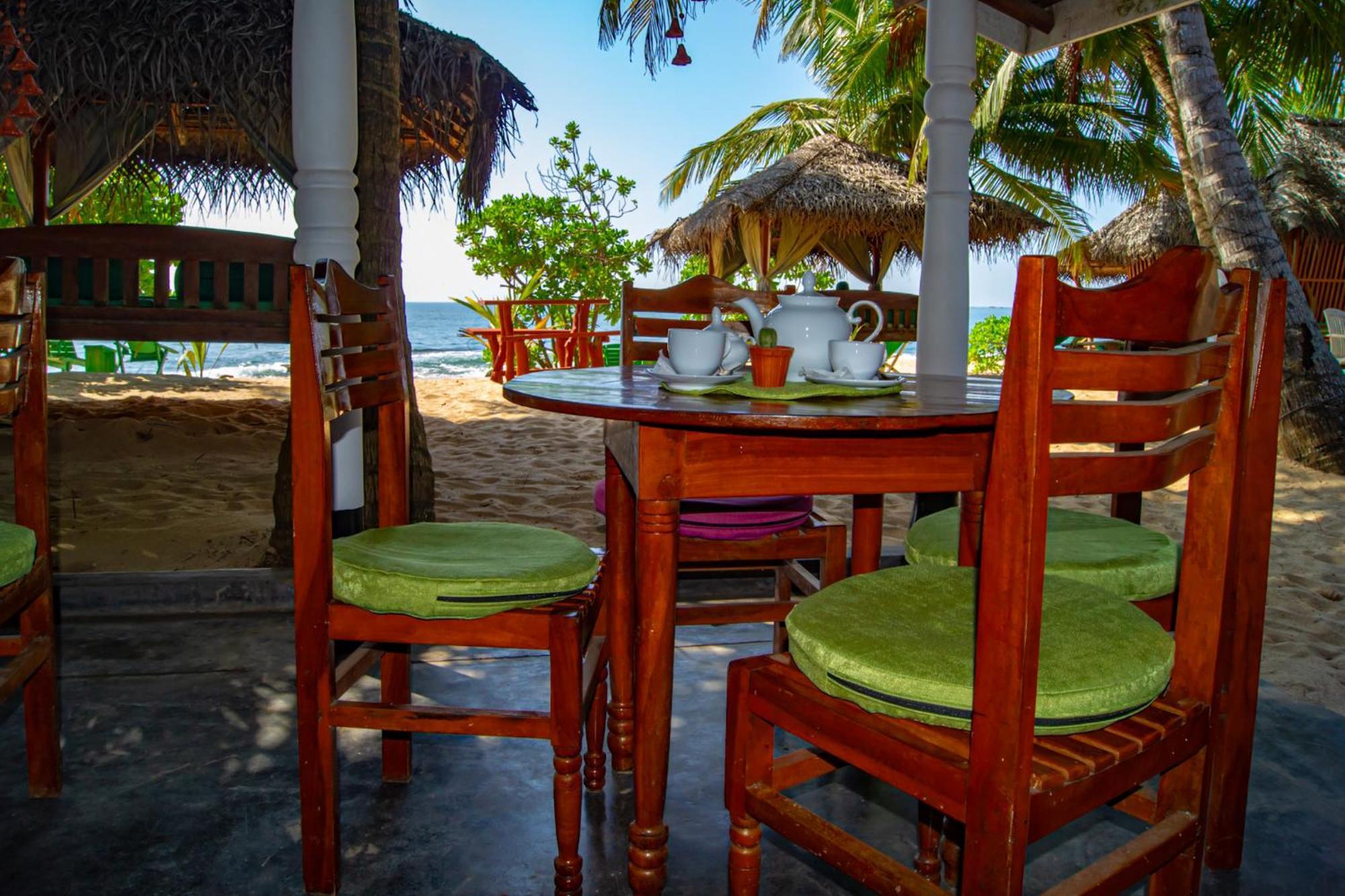 Ibisbird Beach Bungalows, Sport, Spa And Restaurant Тангалла Экстерьер фото