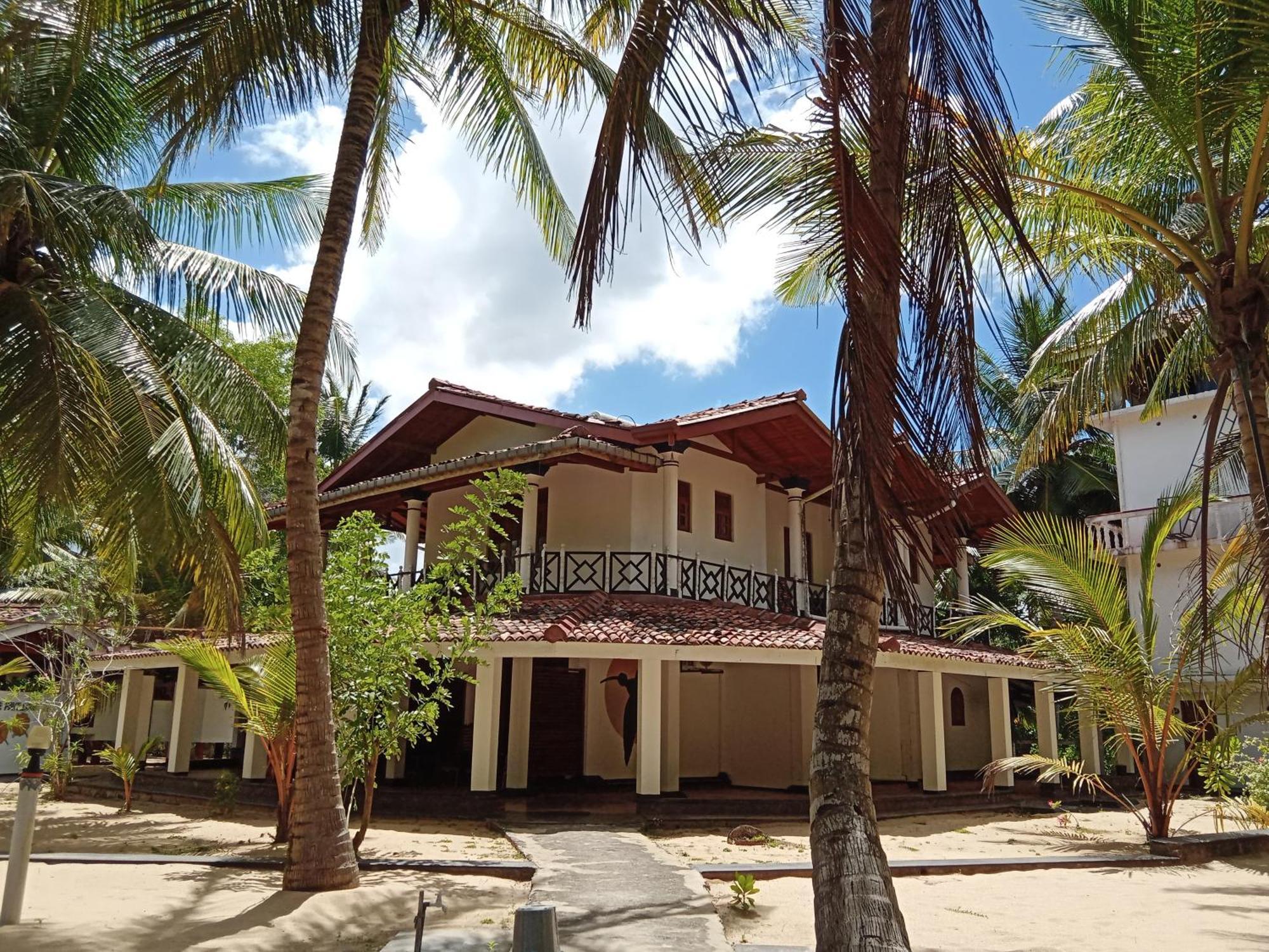 Ibisbird Beach Bungalows, Sport, Spa And Restaurant Тангалла Экстерьер фото